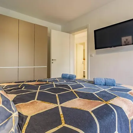 公寓 New Two Bedroom Maloni *