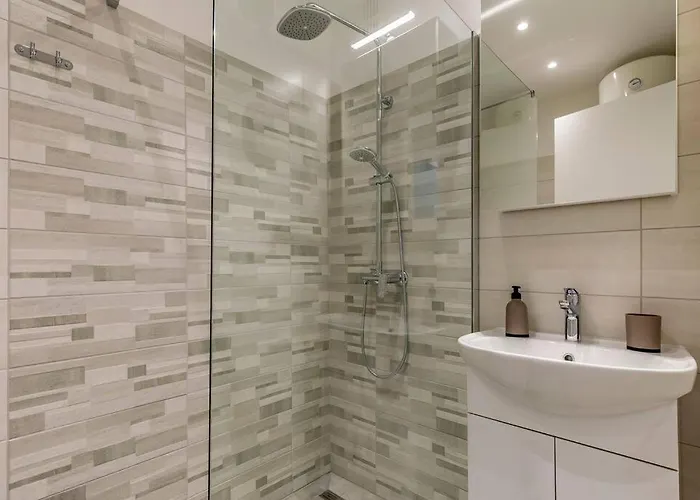 New Two Bedroom Maloni 普拉