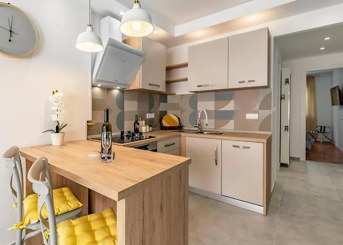New Two Bedroom Maloni 普拉