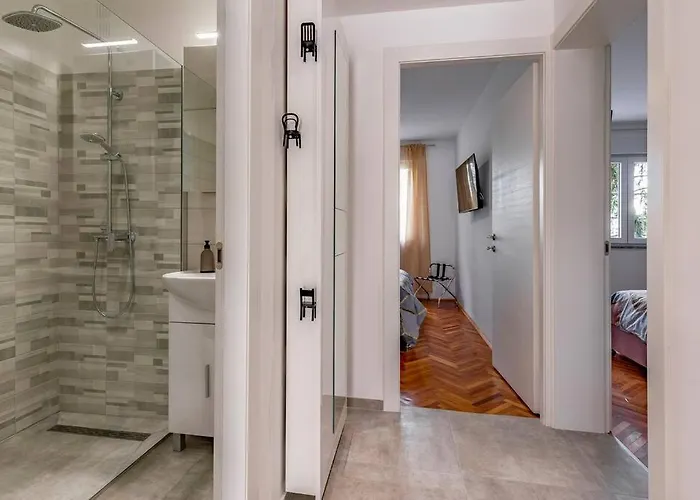 New Two Bedroom Maloni 普拉